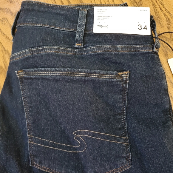 NWT Silver jeans. Avery skinny leg. High rise curvy. 34x29. - Picture 2 of 8